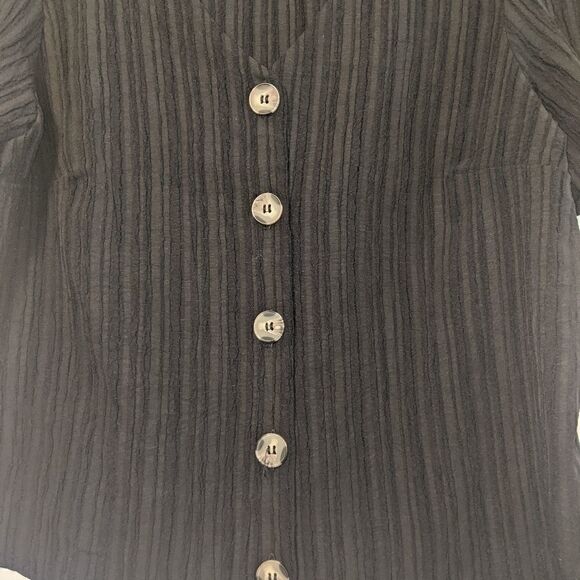 Urban Romantics Cropped Tortoise Shell Button Down - Picture 6 of 7